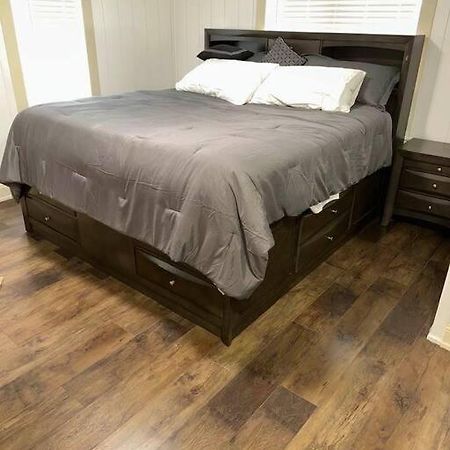 Hot Tub 5 Beds Apartment Moorhead Bagian luar foto