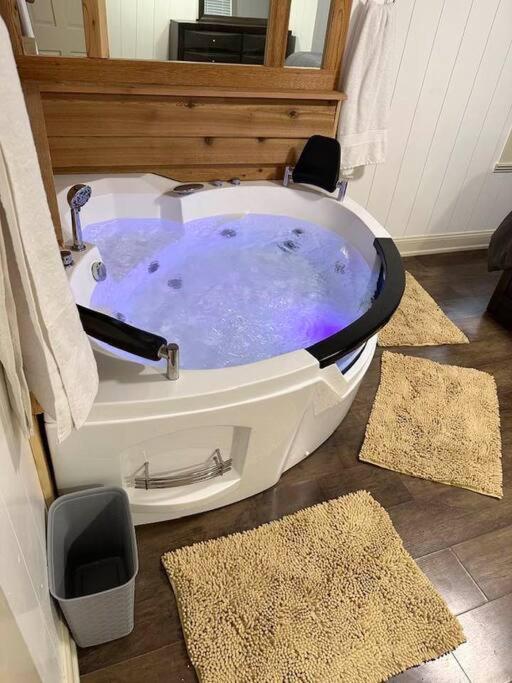 Hot Tub 5 Beds Apartment Moorhead Bagian luar foto