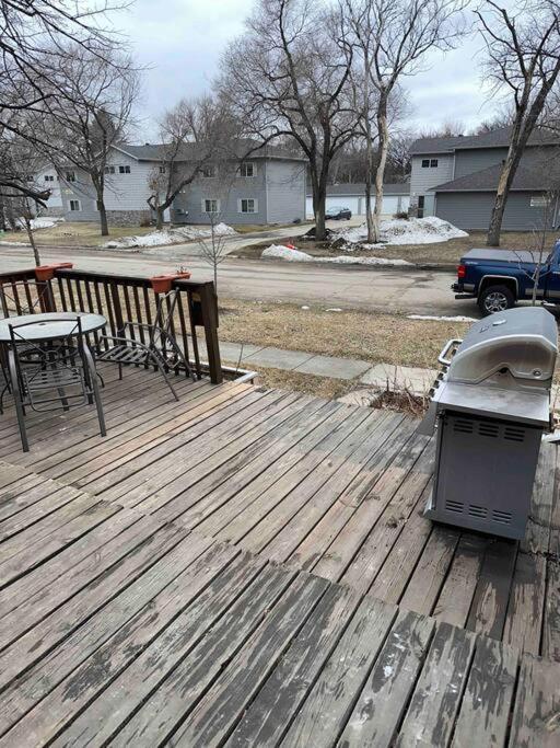 Hot Tub 5 Beds Apartment Moorhead Bagian luar foto