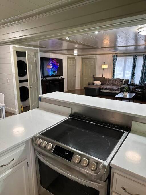 Hot Tub 5 Beds Apartment Moorhead Bagian luar foto