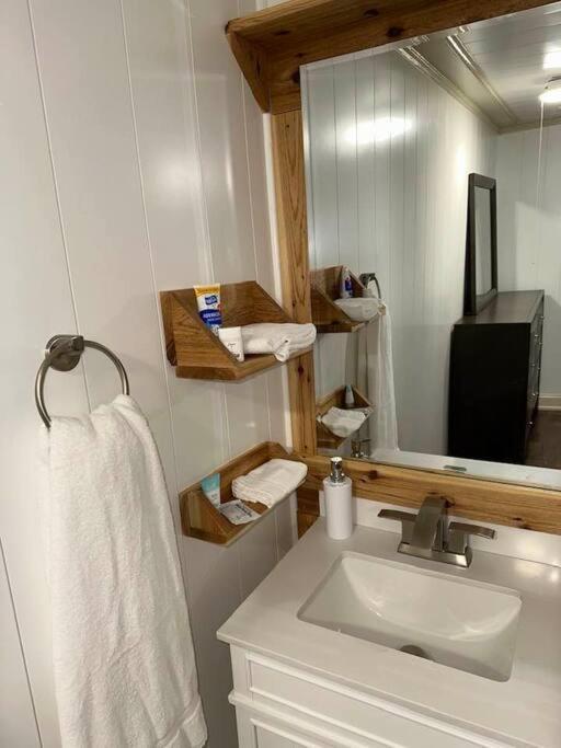 Hot Tub 5 Beds Apartment Moorhead Bagian luar foto